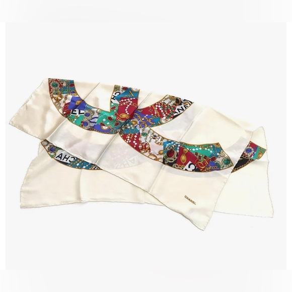 CHANEL Logo Interlocking CC’s Silk Scarf - Picture 3 of 8